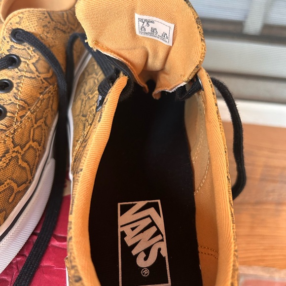 Van’s sneakers Women’s snake print honey gold 8.5 wide, like new - Picture 5 of 10